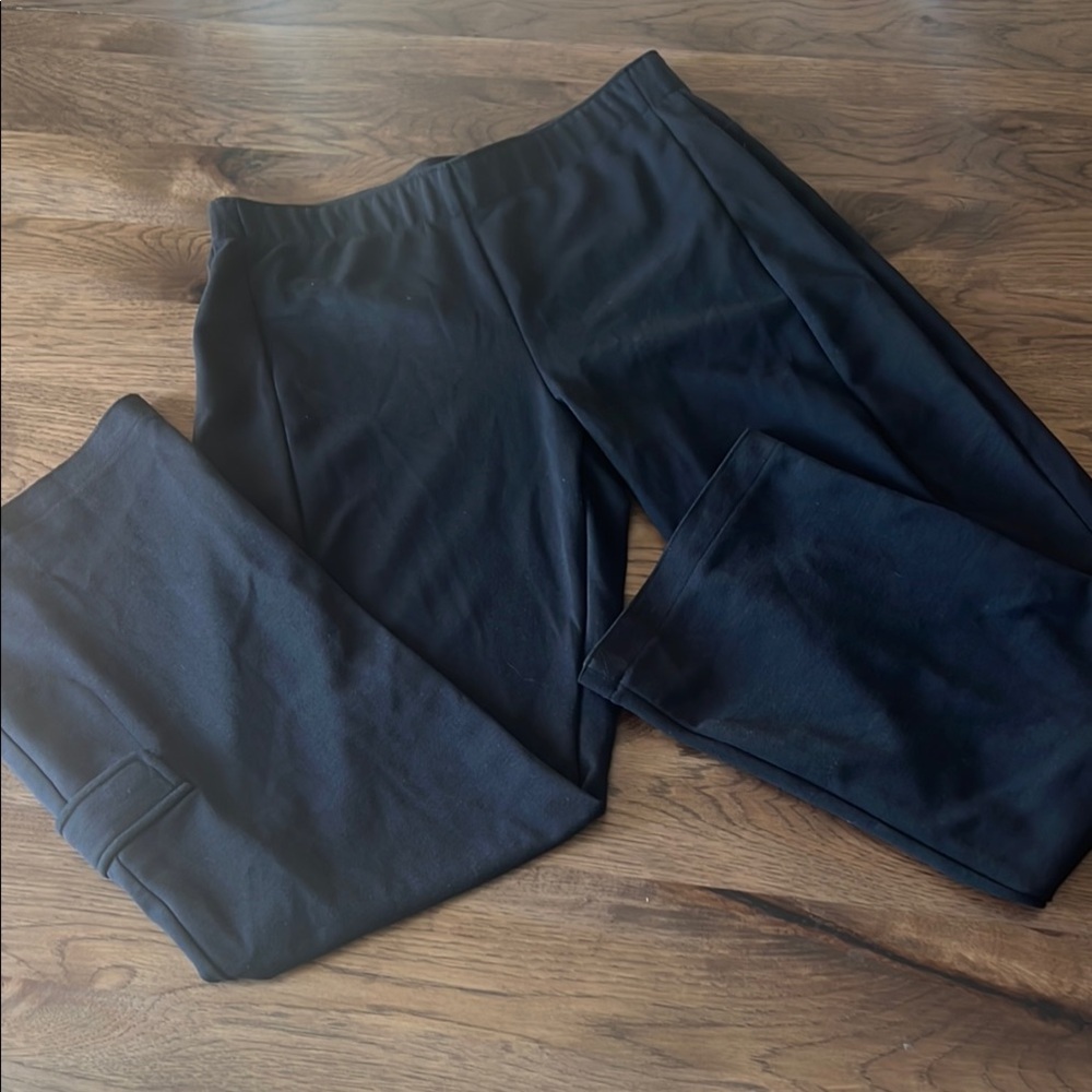 Columbia Women’s Black Elastic Waist with Velcro Lower Leg Pocket Medium